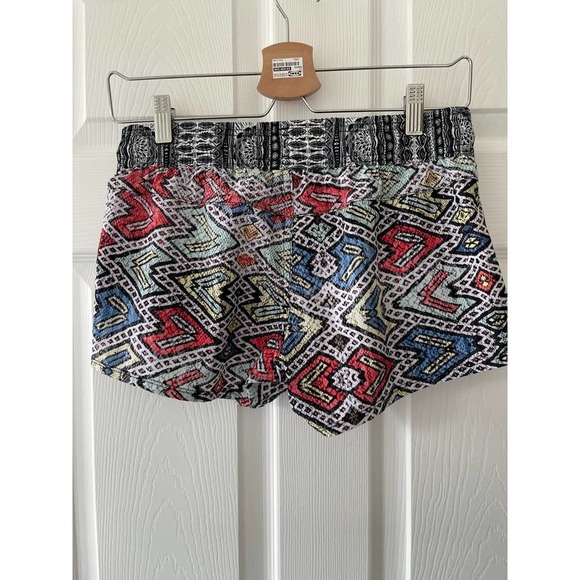 Roxy Short - Picture 2 of 4